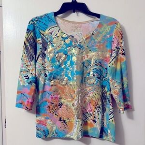 EUC-Hannah brand Women’s tropical/peacock patterned blouse. Size medium.